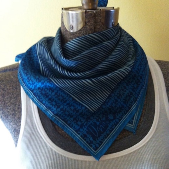 Beautiful Blues VintageVera Versatile Square Scarf - Picture 5 of 10